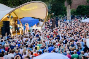 Glanzlichter Open Air mit One night with ABBA im Bürgerpark Schloß Holte-Stukenbrock +++ Foto: Besim Mazhiqi