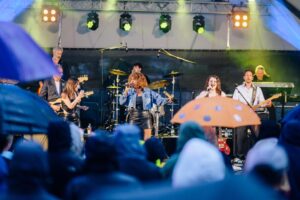 Glanzlichter Open Air mit der Coverband This is Tina +++ Foto: Besim Mazhiqi